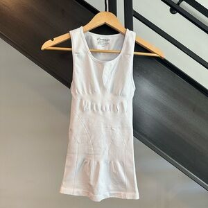 Rounderbum Shape Tank